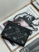 Caro Collection Diamond Chain Clutch Size: 19x14x3cm - Image 3