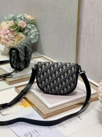 Gallop Messenger Bag Size: 20.5 x 16 x 5 cm Model: 033D - Image 2