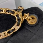 AS3450 Handbag with Diamond Chain Size: 20cm - Image 3