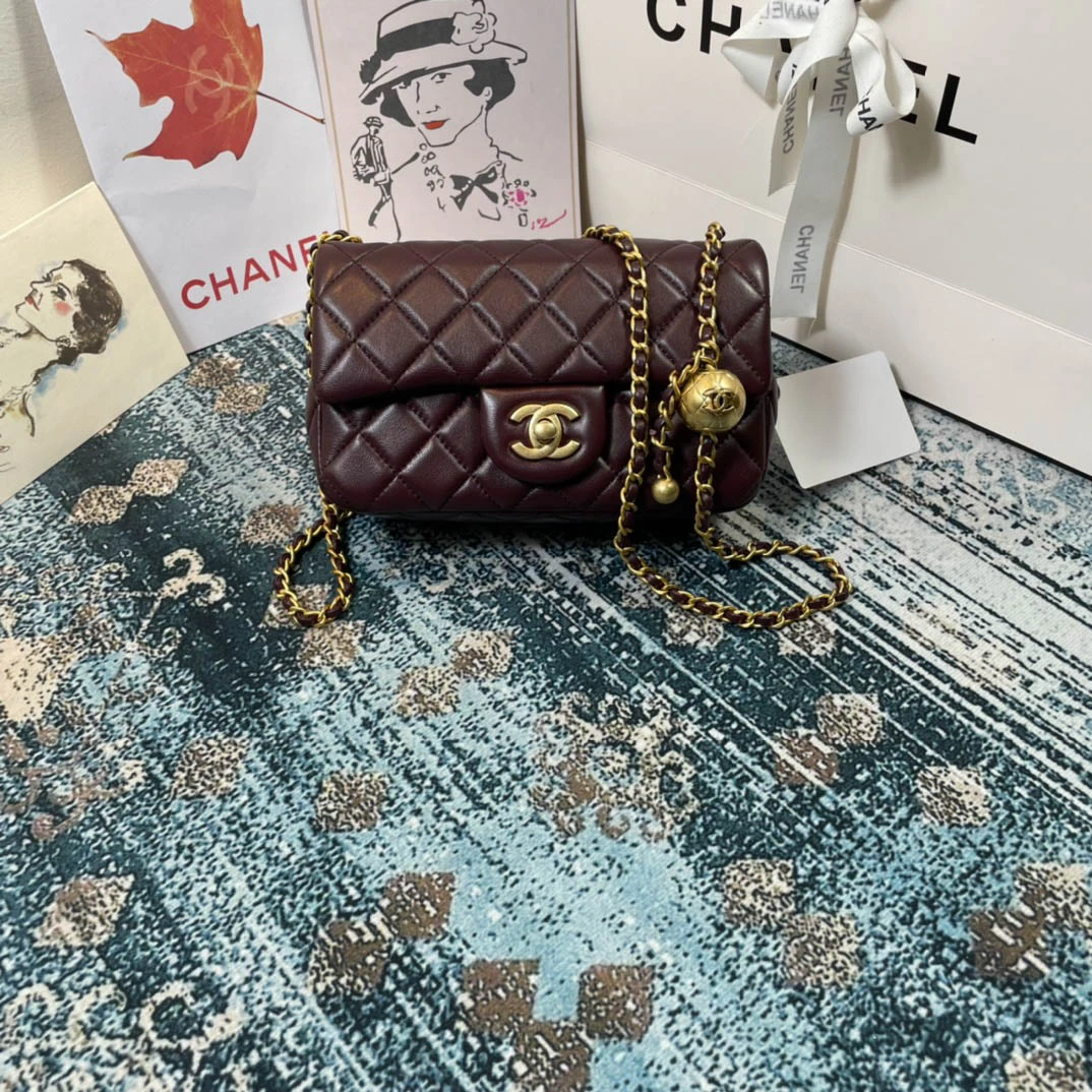 i2e7221a6f08e63f4ecbf9e3123cb0fdd.webp Chane Underarm Bag Model: AS1787 Size: 20 - Image 1