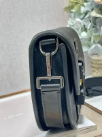 Gallop Messenger Bag Size: 20.5 x 16 x 5 cm Model: 033D - Image 5