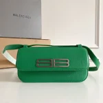 Crossbody Size: 23.5×12.4×10.4cm