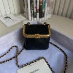 Calfskin Dimensions: 30.5×31.5×1.5