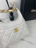 Chain underarm bag Model: size: 22X22X8cm - Image 2