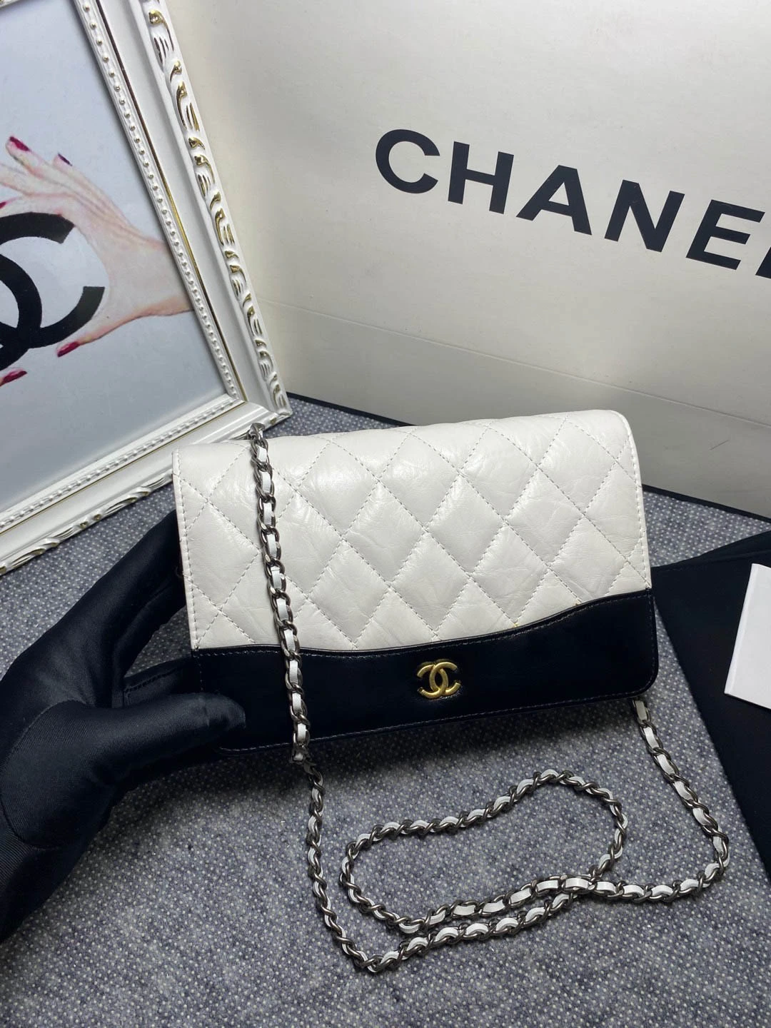 i43d6d81520d6294d1a1ab580fedfefff.webp Calfskin Size: 19cm - Image 1