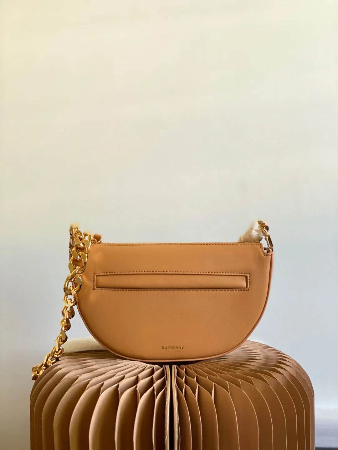 i441689e0ba14350a1e23444f3192d715.webp Backpack Size:22.5 x 4 x 13.5cm Code:650678 - Image 1