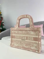 Book Tote Handbag Size: 22.5 x 24 x 8 cm - Image 6