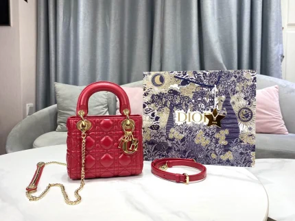 Cherry Red Sheepskin Size: 17cm Chain 120cm Model: C1004