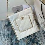 Calfskin Dimensions: 30.5×31.5×1.5