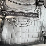 Balenciag* Neo Classic Biker Bag Size: 1991 Medium: 25*33*13*20cm - Image 6