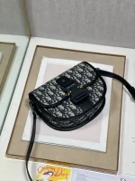 Gallop Messenger Bag Size: 20.5 x 16 x 5 cm Model: 033D - Image 3