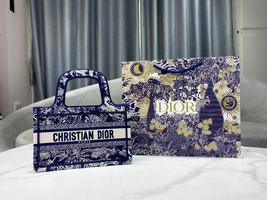 i60f93e6ff52d0910f540ab056e74bf44.webp Book Tote handbag size: 22.5 x 24 x 8 cm - Image 1