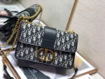 30 Montaigne Chain Crossbody Bag Size: 25.5cm