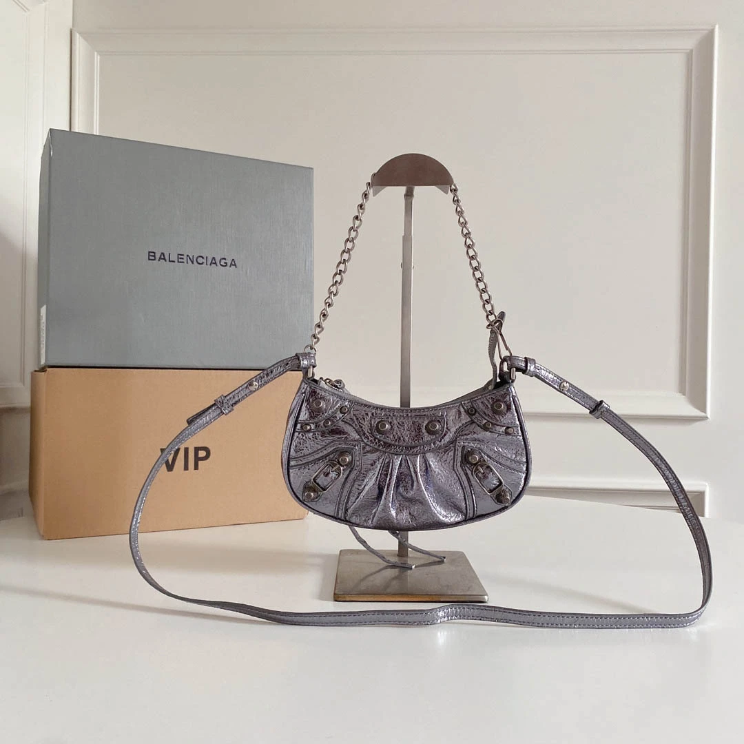 i665f56c3d748bd4a989d7edaeda21fcf.webp Crossbody bag Size: 20*11*4CM - Image 1