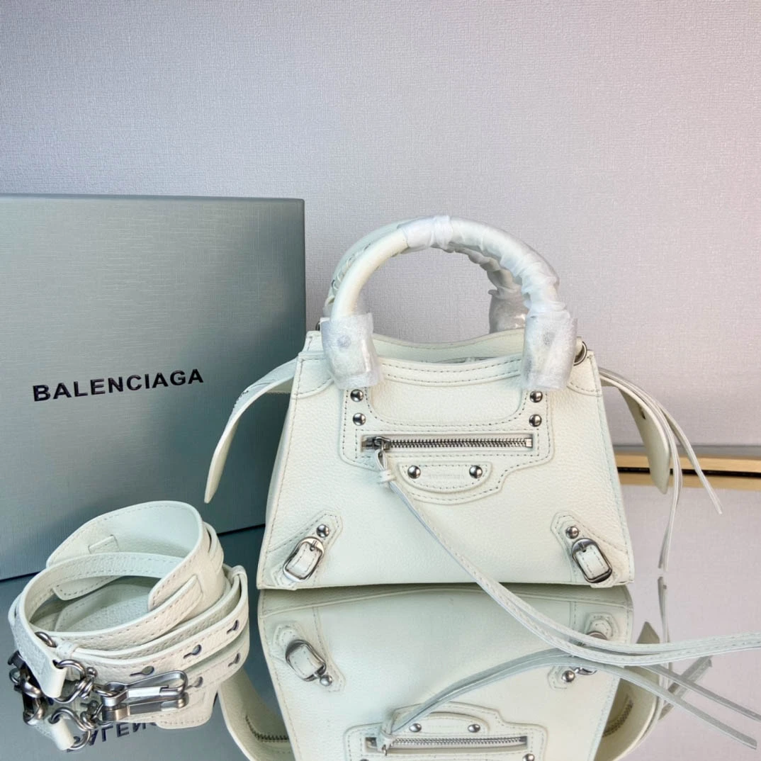 i7373850d8b5566e415cb22595bc0e122.webp Balenciag* Neo Classic biker bag Size: 16.5*22*9*14.5cm - Image 1