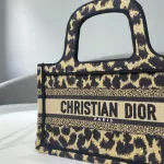 Book Tote Handbag Size: 22.5x24x8cm - Image 5