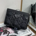 Caro Collection Diamond Chain Clutch Size: 19x14x3cm