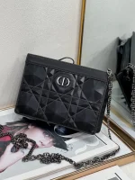 Caro Collection Diamond Chain Clutch Size: 19x14x3cm