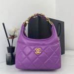 Chain underarm bag Model: size: 22X22X8cm