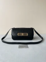 Gossip bag crossbody size: 23.5×12.4×10.4cm