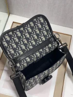 Gallop Messenger Bag Size: 20.5 x 16 x 5 cm Model: 033D - Image 7