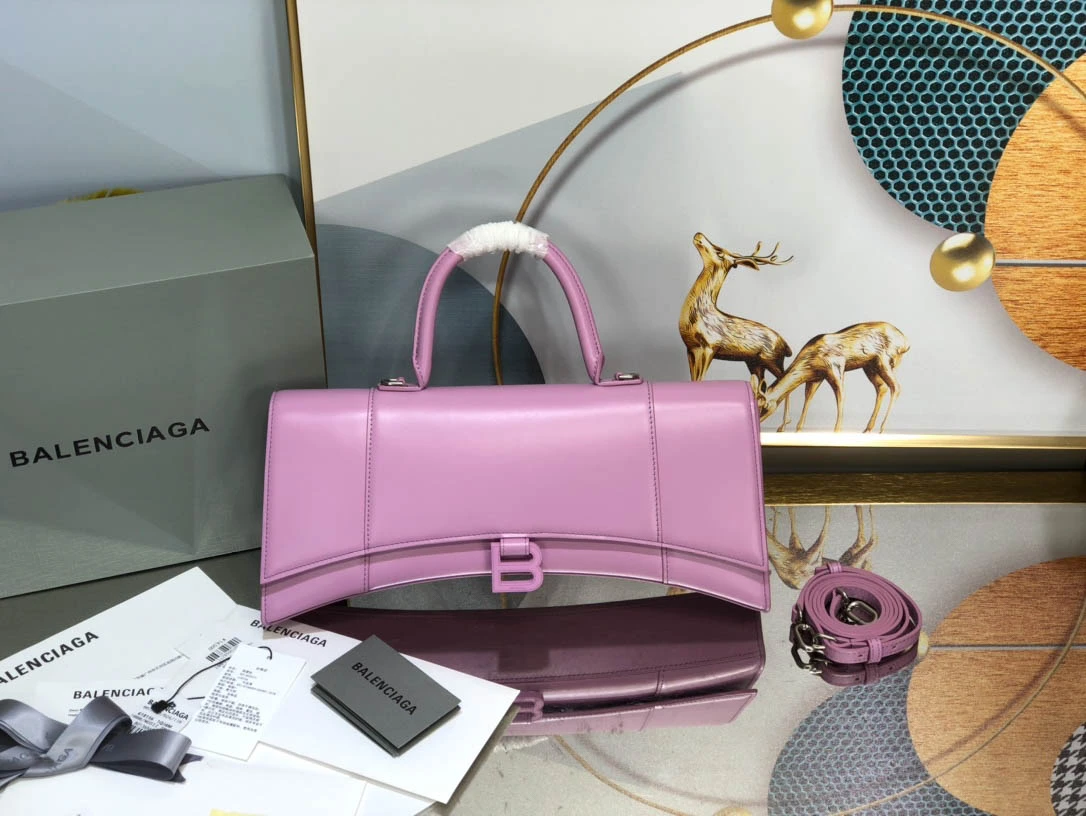 i7fa13b0e9fc836f79fae03375cb1f88d.webp Balencia Model: DG-1007 Size: 6*15*35cm - Image 1