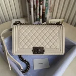 ?Chanel Calfskin Size:25x15x9cm