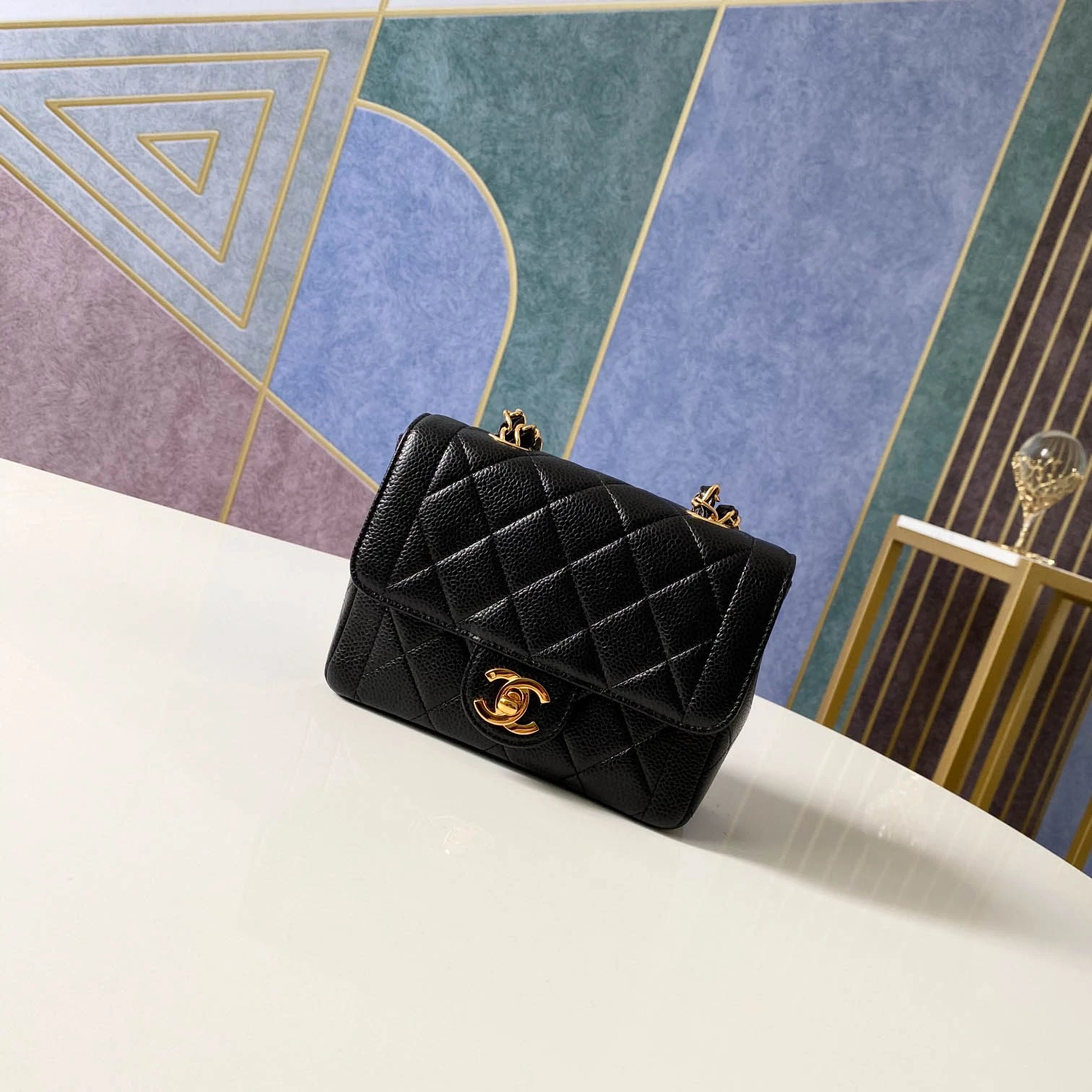 i8434abca9ff6c895713e0d1d1f41c26c.webp Chane One Shoulder Back Sheepskin with Plaid Size: 17 6 12cm Code: 2309 Black Bull 02861 - Image 1