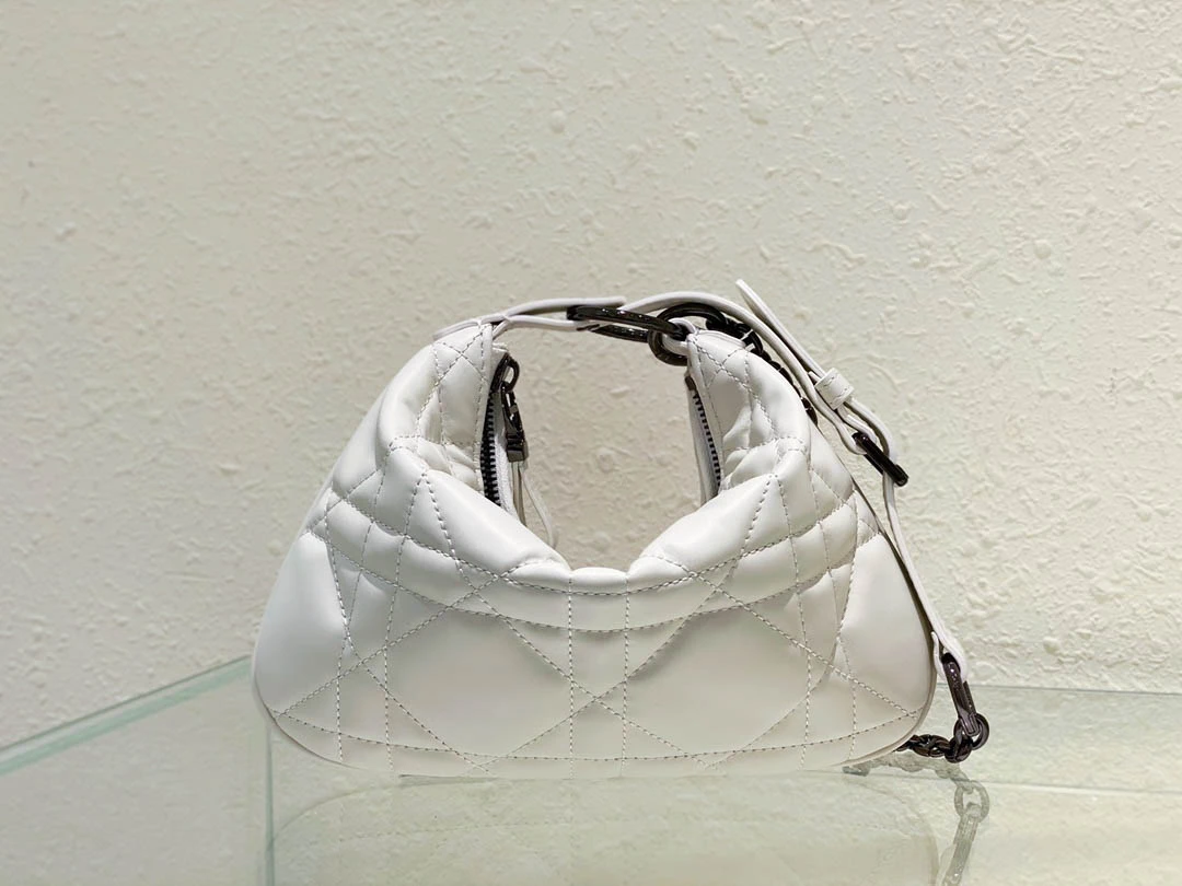 i85fcd172989fce0748fb4c4dad395335.webp Caro Tulip Handbag Size: 25 x 16 x 2.5 cm - Image 1