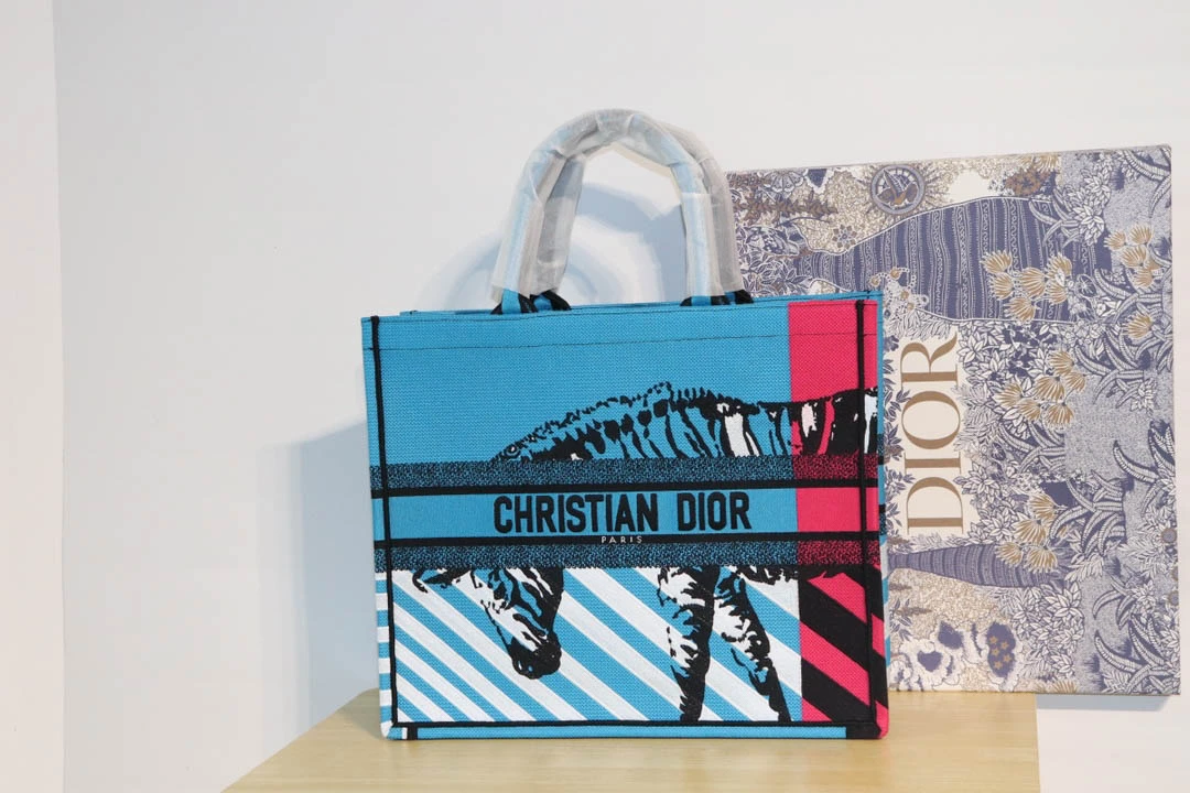 i896bf5a230e5be6bed5ec47b1cac3d3f.webp Book Tote Series Size: 41.5cm 36cm 22cm - Image 1