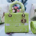 Embroidery Collection Size: 24*20*11cm