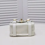 Chane Vintage Messenger Bag Style: 9062 Size: 14 *17* 4cm - Image 3