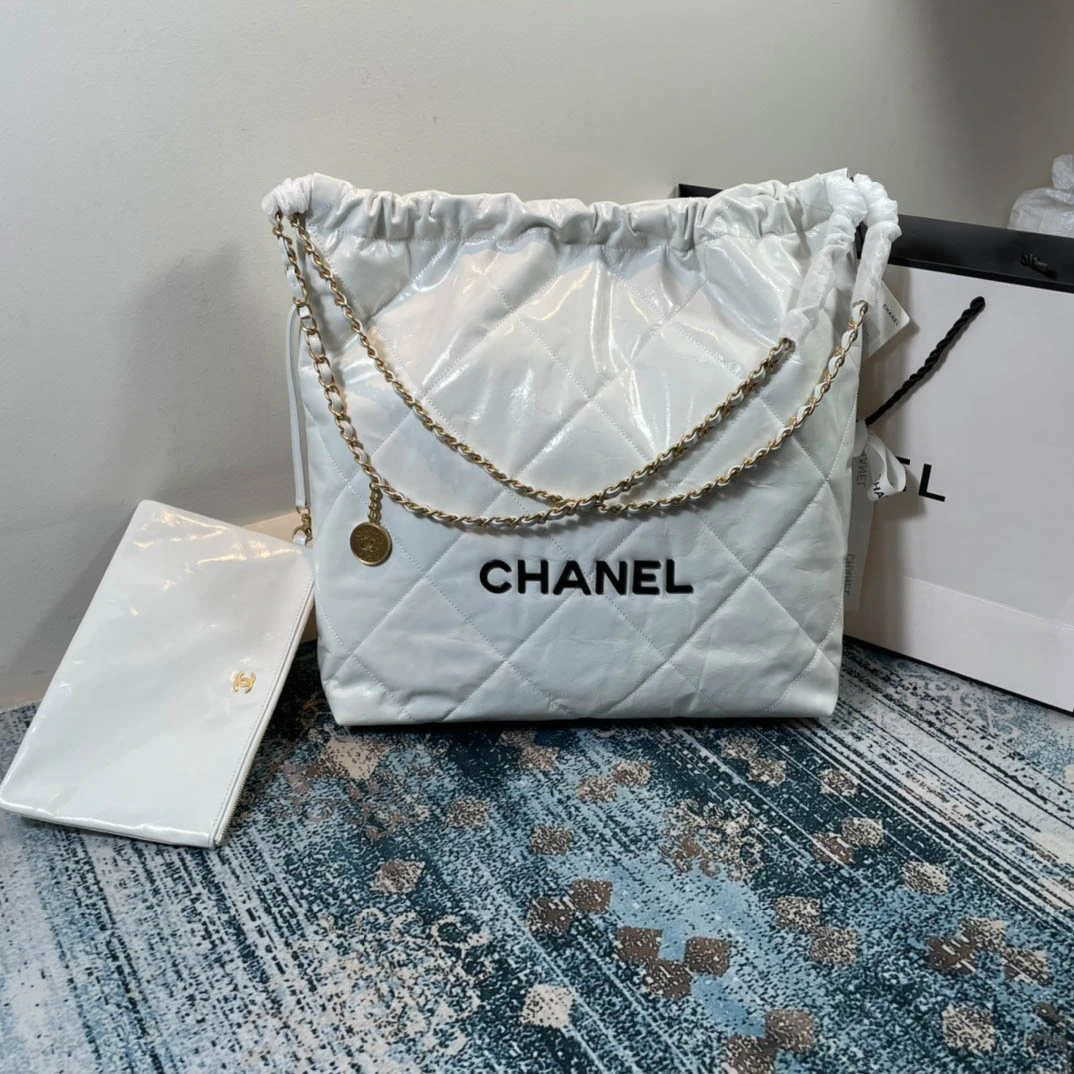 i980524963c6a424e9b82f014ed66fa90.webp Chane l Model: 2021 Size: 37*40*11 - Image 1