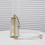 Chane Vintage Messenger Bag Style: 9062 Size: 14 *17* 4cm - Image 4