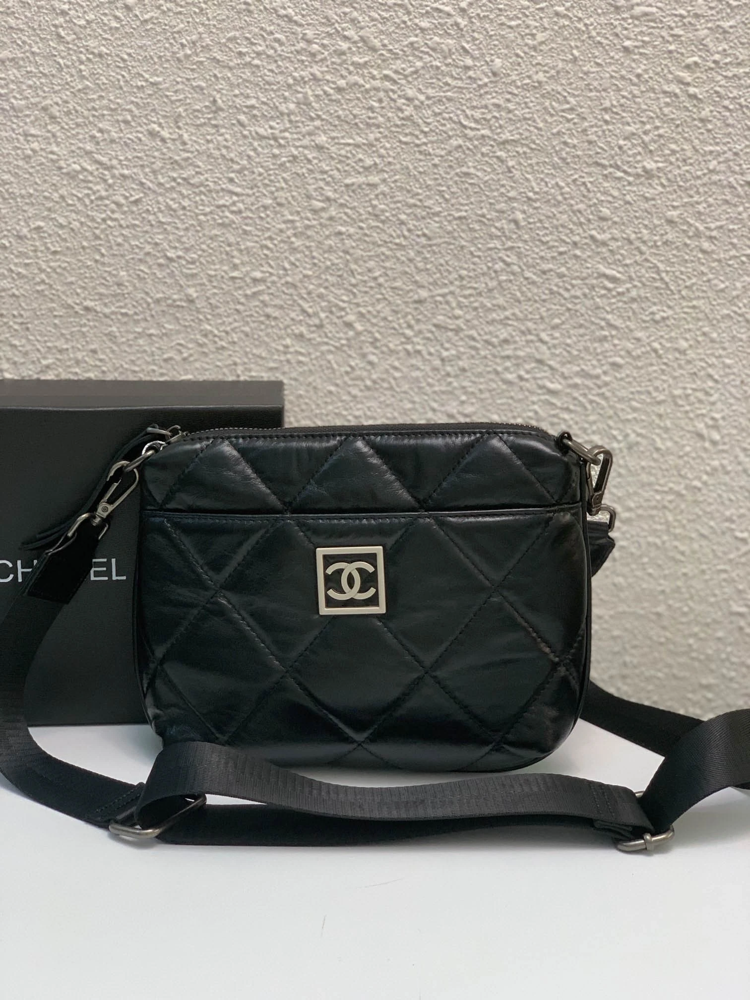 i9c48c4fea9ca6d3661286bed55f7f22a.webp Casual bag Size: 23x18cm - Image 1