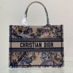 Book Tote Clutch Size: 36cm