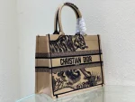 Book Tote Handbag Size: 36 x 27.5 x 16.5 cm - Image 7