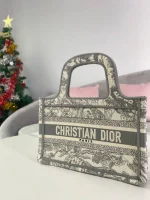 Book Tote Handbag Size: 22.5 x 24 x 8 cm - Image 6