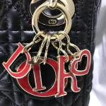 Dioramour Limited Edition Size: 17 x 15 x 7 cm Model : M0505 - Image 6