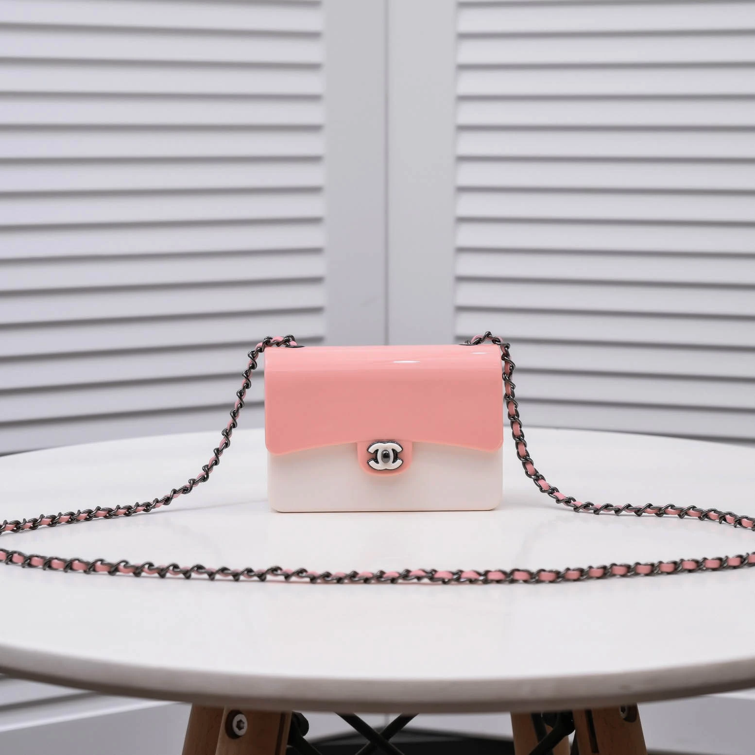 ia5f7dd31053e1f7de5c54f5e271bfe53.webp Black and white Size: 12.5*8.5*5 - Image 1