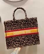 Book Tote Series Size: 41.5cm 36cm - Image 6