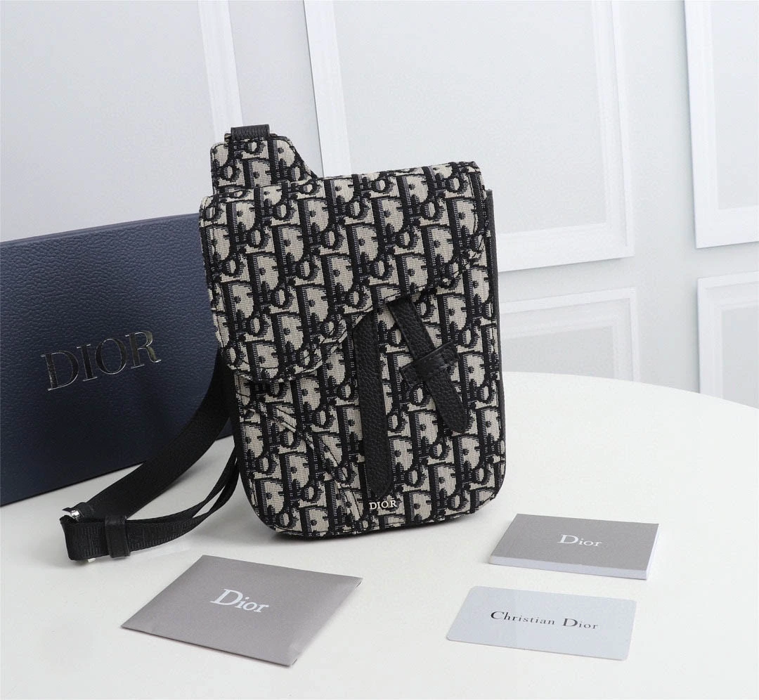 ib84a2f8af84b33d88c239588437caded.webp Dior Saddle Chest Bag Crossbody Model: 1ADPO171 Size: 16x21x5cm - Image 1