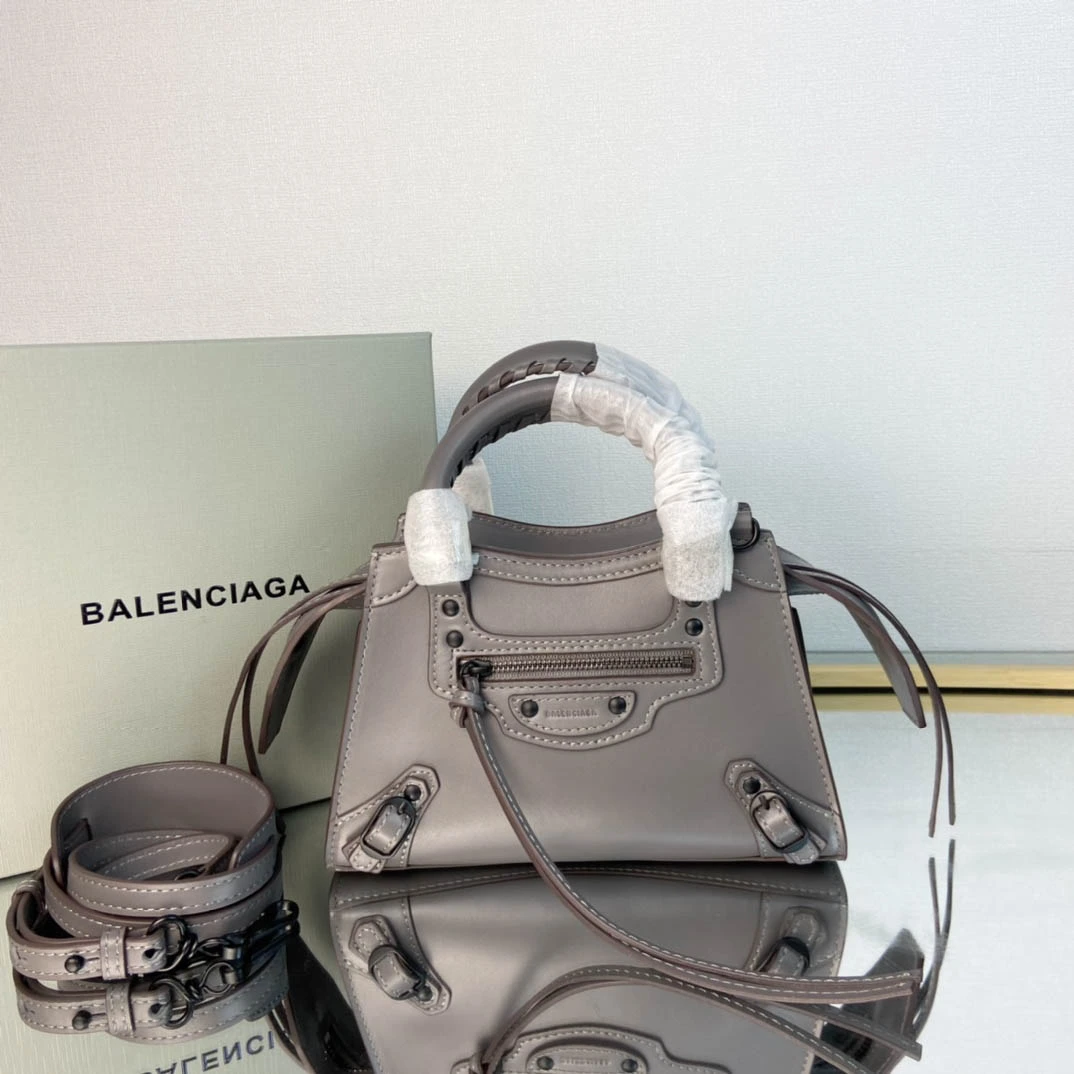 ib87e4bc449f0277ba2aedd3ede643594.webp Balenciag* Neo Classic Casual Bag Size: 18cm - Image 1