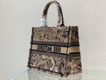 Book Tote Handbag Size: 36 x 27.5 x 16.5 cm - Image 7