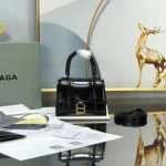 Balenciaga Paris Model: LG0115 Size: 11.5x14x4.5cm