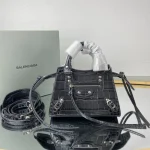 Balenciag* Neo Classic Casual Bag Size: 18cm