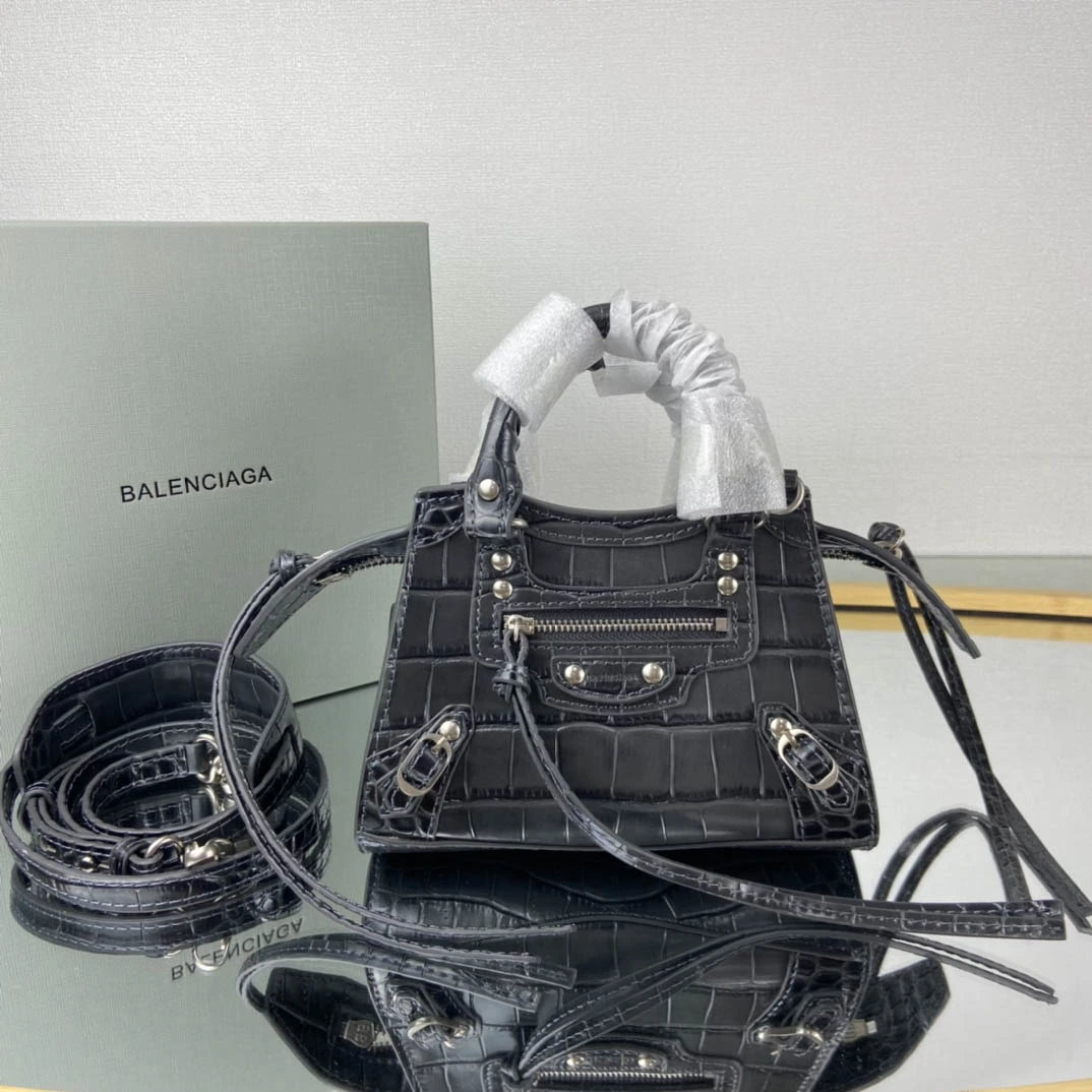 ic4382c5e2266f4f98be820d32b6d4575.webp Balenciag* Neo Classic Casual Bag Size: 18cm - Image 1