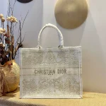 Book Tote Collection Size: 41.5cm 36cm 22cm