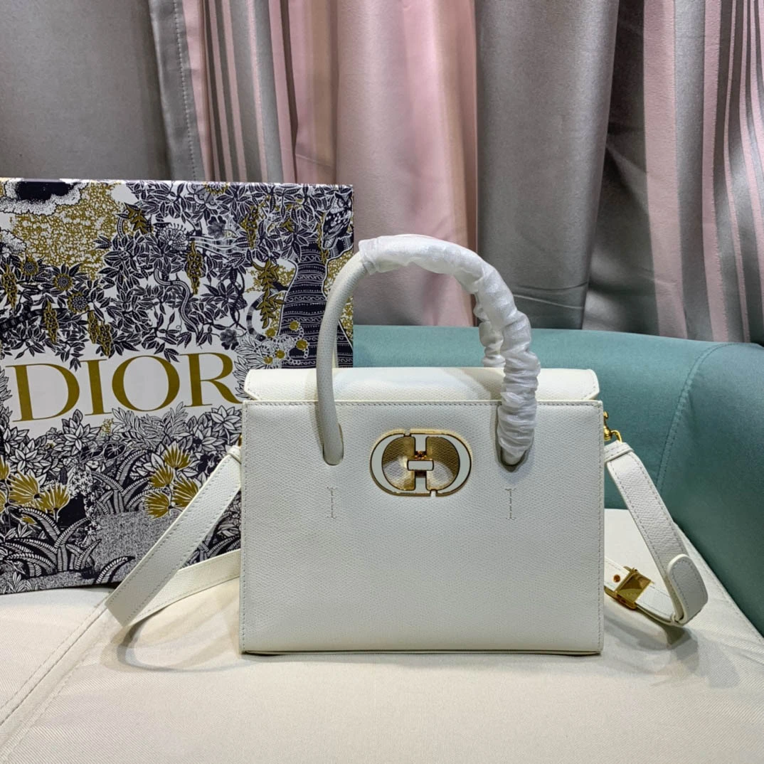 ic64665ebf4b8a4ad83f5c670d6114b5c.webp 30 Montaigne Collection Ref. 9321 Size: 25x19x12 cm - Image 1