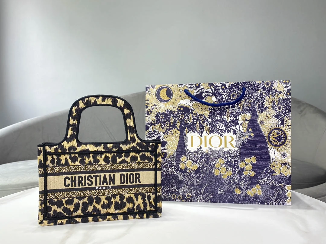 ic6c8cec7ca7184dc81444951a21401f0.webp Book Tote Handbag Size: 22.5x24x8cm - Image 1